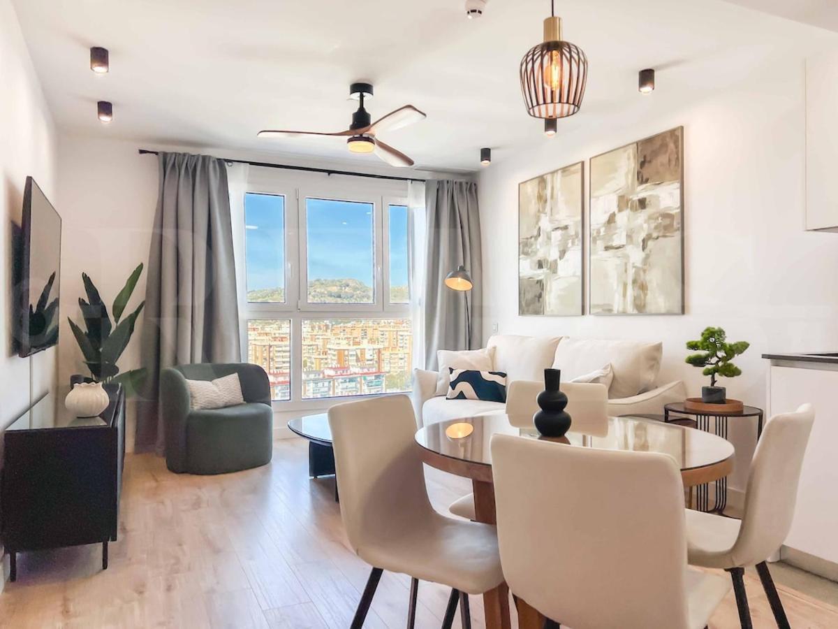 Modern Sky-rise Living With Pool And Parking Rems Apartment *